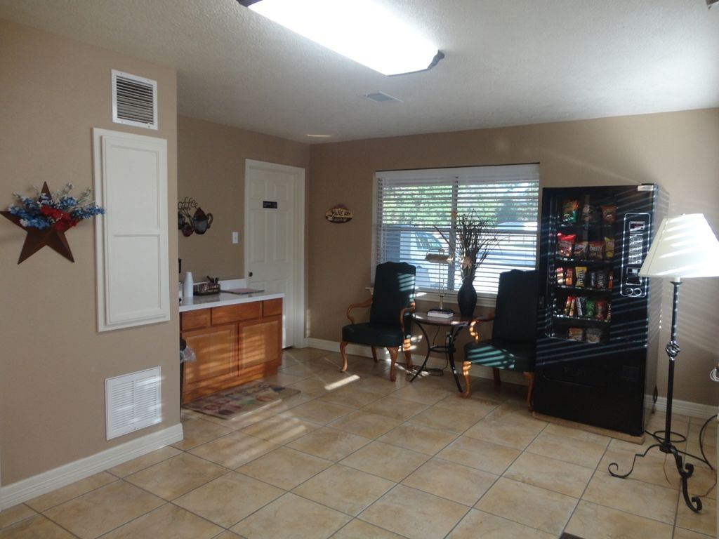 Garden Inn And Suites Silsbee Interior photo