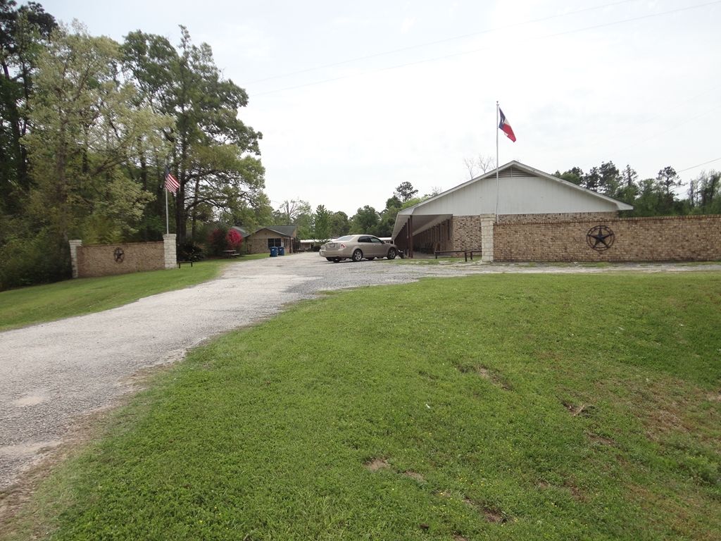 Garden Inn And Suites Silsbee Exterior photo