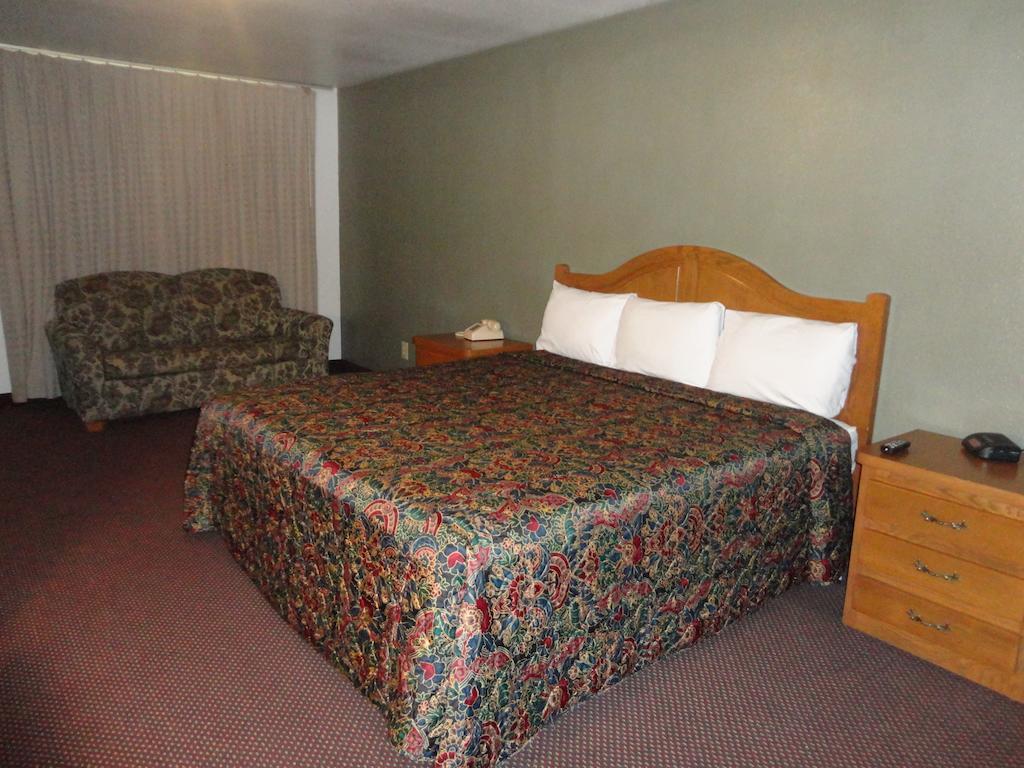 Garden Inn And Suites Silsbee Exterior photo