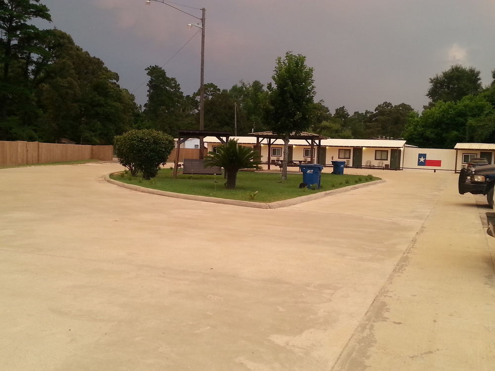 Garden Inn And Suites Silsbee Exterior photo