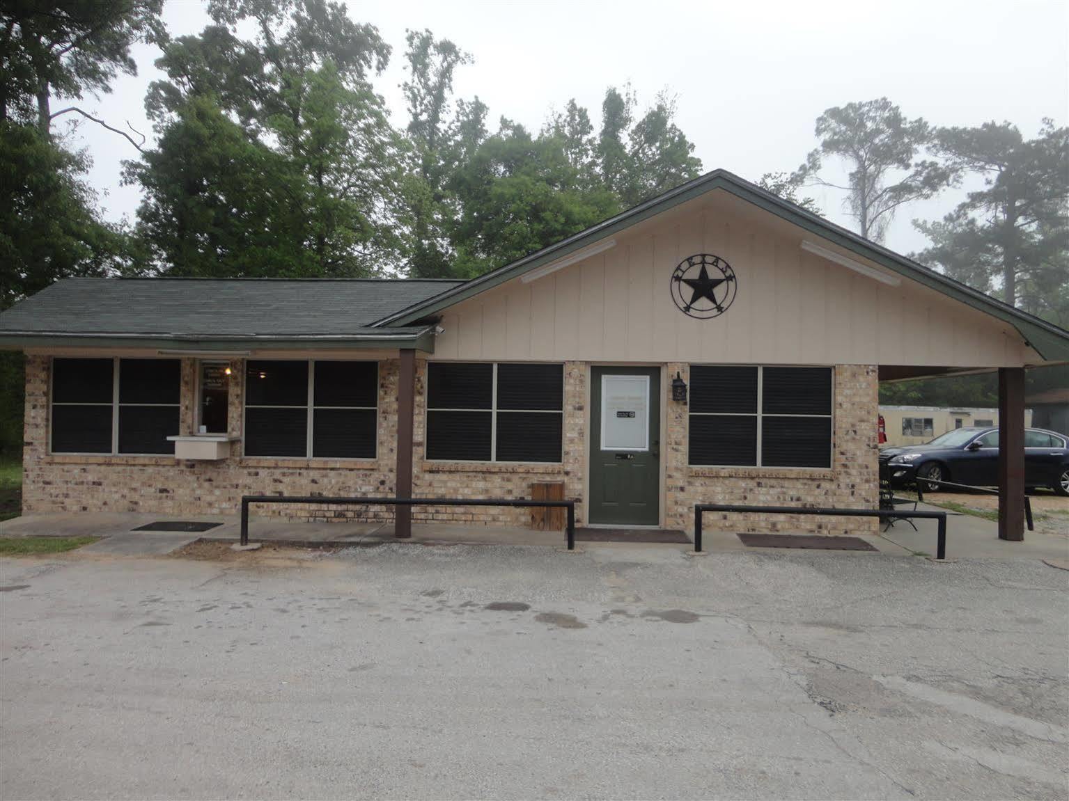 Garden Inn And Suites Silsbee Exterior photo