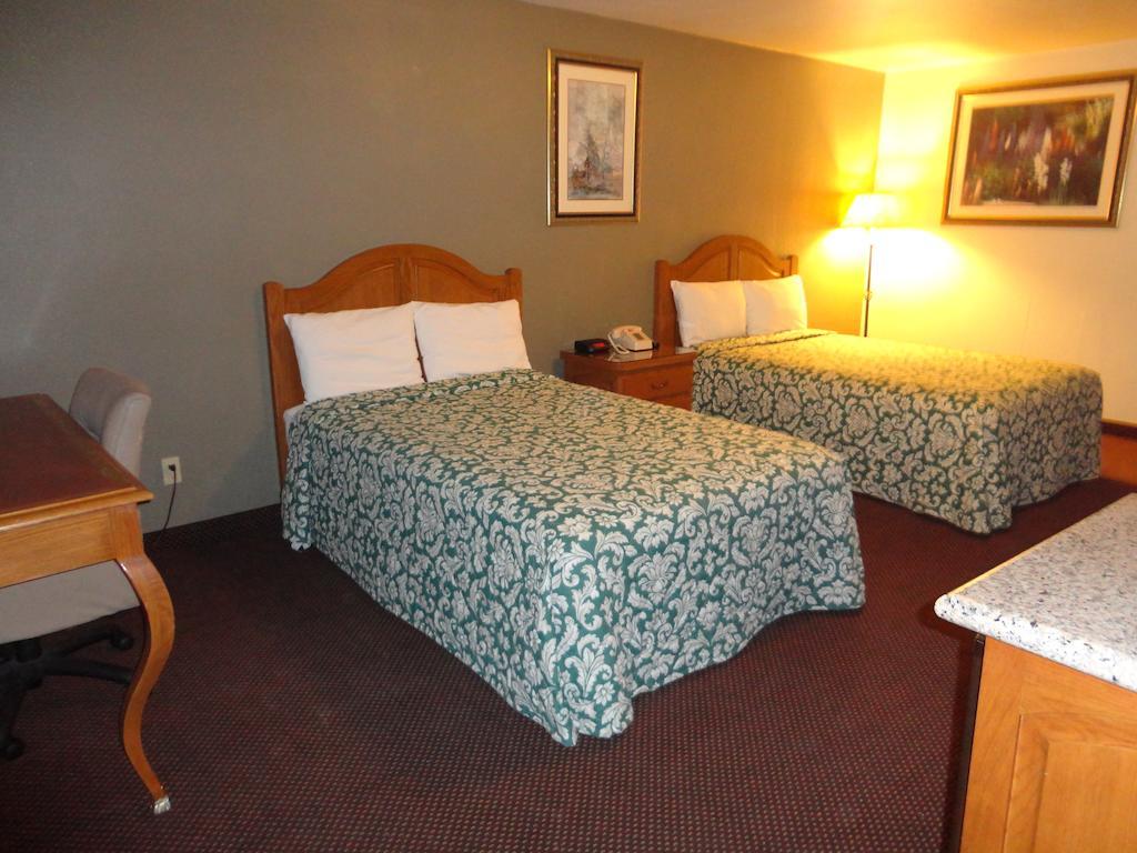 Garden Inn And Suites Silsbee Room photo