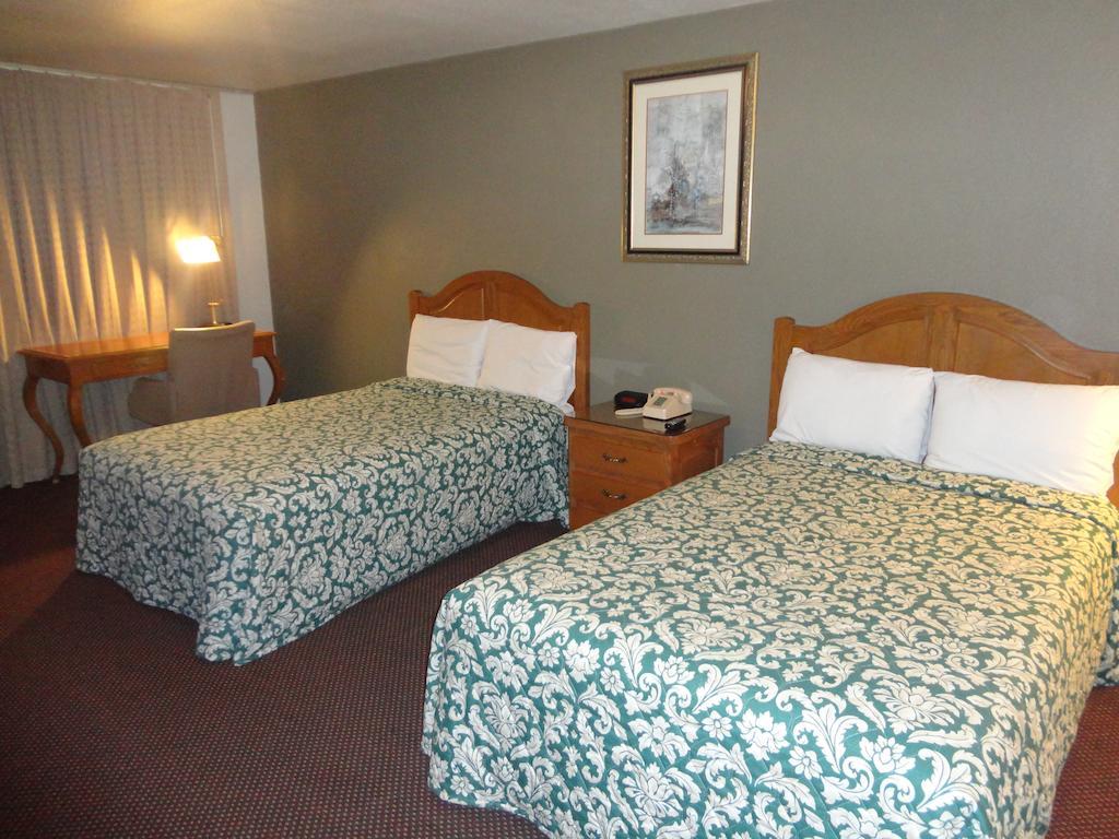 Garden Inn And Suites Silsbee Room photo