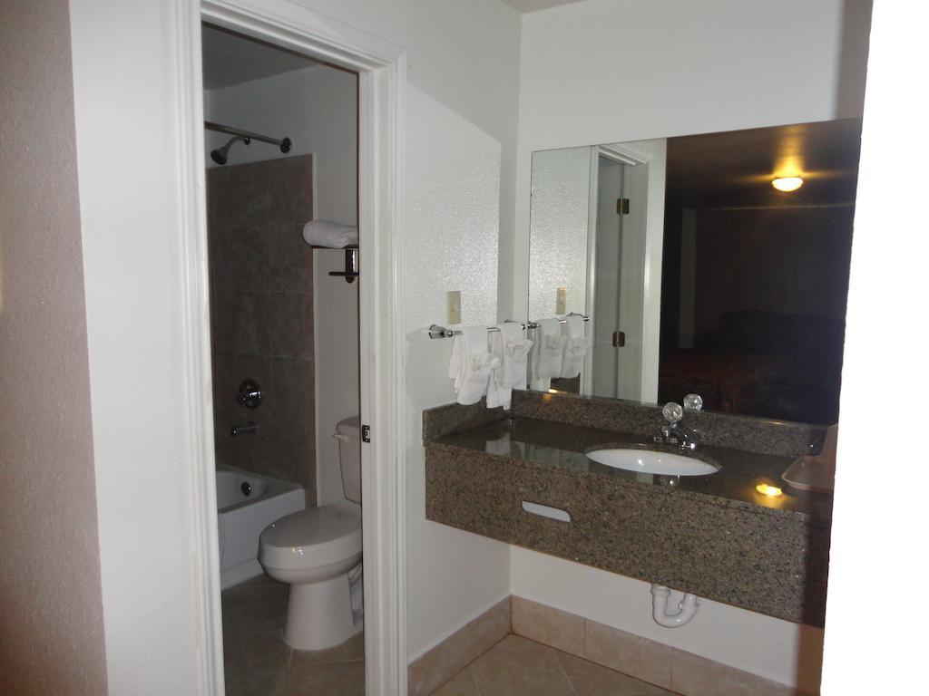 Garden Inn And Suites Silsbee Room photo